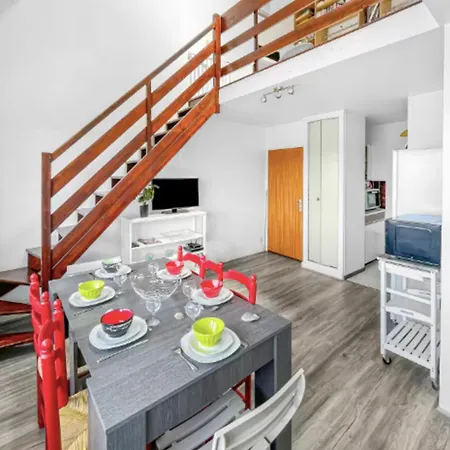 Apartment With Pool Near Center