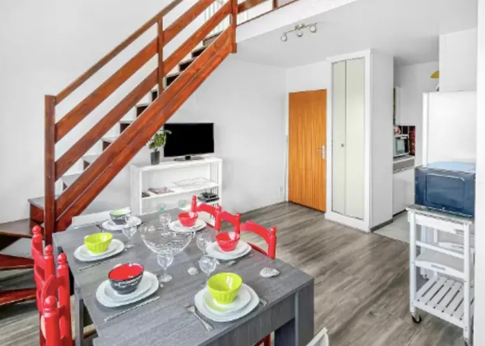 Apartment With Pool Near Center