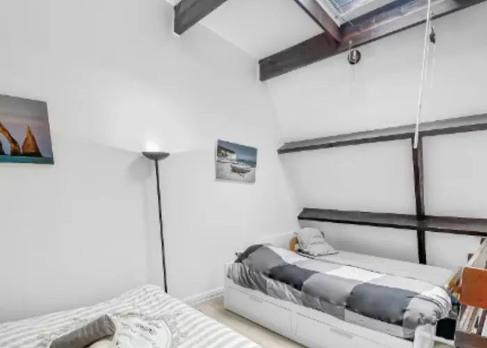 Apartment With Pool Near Center